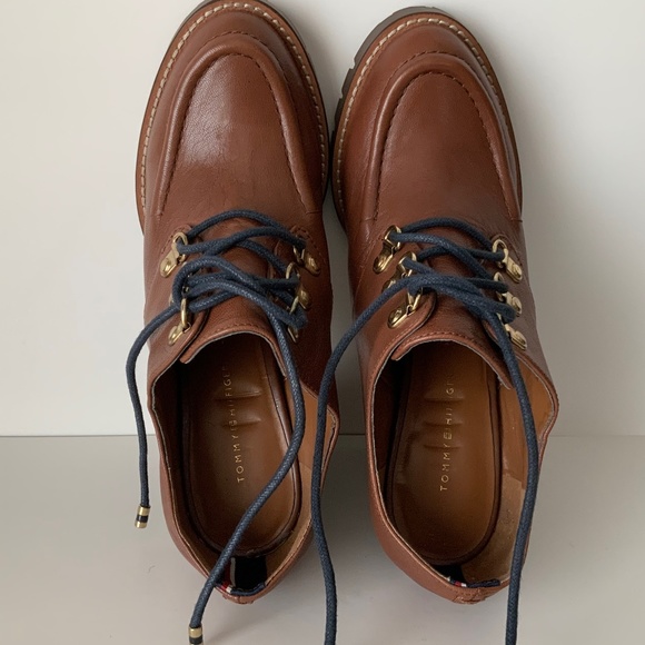 Tommy Hilfiger Middlebury Bootie 8M, block heel. - Picture 6 of 11